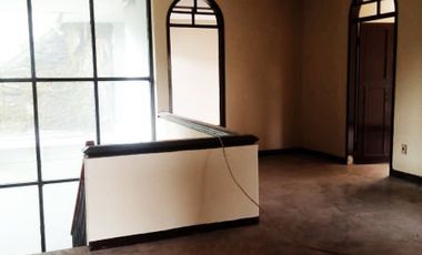 Di Sewakan Rumah Besar 4 Kamar Cocok Untuk Kantor di Jl. Kembar Baru Bandung