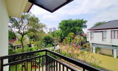 Disewakan Town House di Ampera Dengan Kolam Renang & Kondisi Semi Furnished HSE-A0483