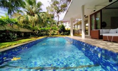 Disewakan Town House di Ampera Dengan Kolam Renang & Kondisi Semi Furnished HSE-A0483