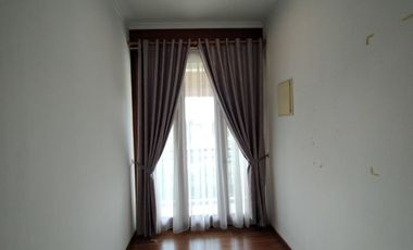 Disewakan Town House di Ampera Dengan Kolam Renang & Kondisi Semi Furnished HSE-A0483