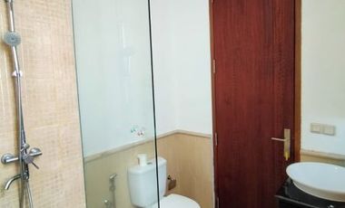 Disewakan Town House di Ampera Dengan Kolam Renang & Kondisi Semi Furnished HSE-A0483