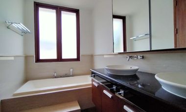Disewakan Town House di Ampera Dengan Kolam Renang & Kondisi Semi Furnished HSE-A0483