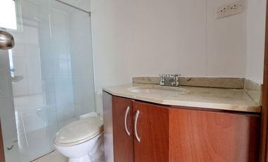 apartamento en arriendo en prados del este. Cod A26421