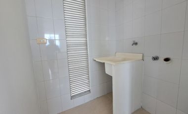 apartamento en arriendo en prados del este. Cod A26421