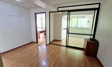 125 Mts2, 5 Privados, 9 estaciones de trabajo, 2baños