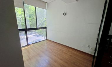 125 Mts2, 5 Privados, 9 estaciones de trabajo, 2baños