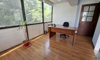 125 Mts2, 5 Privados, 9 estaciones de trabajo, 2baños