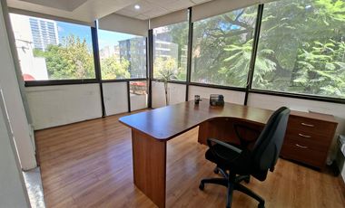 125 Mts2, 5 Privados, 9 estaciones de trabajo, 2baños