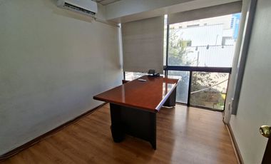 125 Mts2, 5 Privados, 9 estaciones de trabajo, 2baños