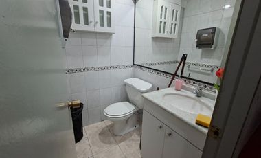 125 Mts2, 5 Privados, 9 estaciones de trabajo, 2baños