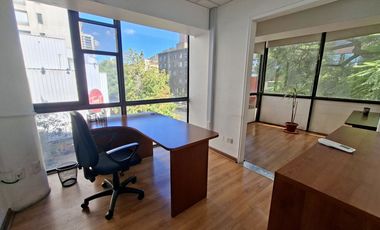 125 Mts2, 5 Privados, 9 estaciones de trabajo, 2baños