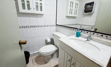 125 Mts2, 5 Privados, 9 estaciones de trabajo, 2baños