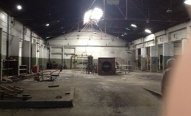 GALPON DE 1100M2 EN UNA SOLA PLANTA, SOBRE LOTE DE 30X37M DE FONDO A LA VENTA O ALQUILER 130MIL PESOS