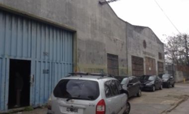 GALPON DE 1100M2 EN UNA SOLA PLANTA, SOBRE LOTE DE 30X37M DE FONDO A LA VENTA O ALQUILER 130MIL PESOS