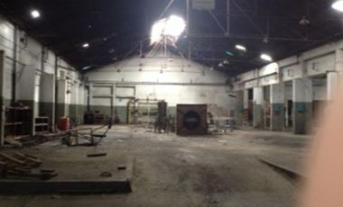 GALPON DE 1100M2 EN UNA SOLA PLANTA, SOBRE LOTE DE 30X37M DE FONDO A LA VENTA O ALQUILER 130MIL PESOS