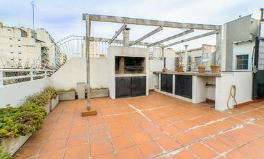 ¡Piso 2º , dúplex, con 1 dormitorio, cocina integrada, terraza y parrilla en Villa Crespo!