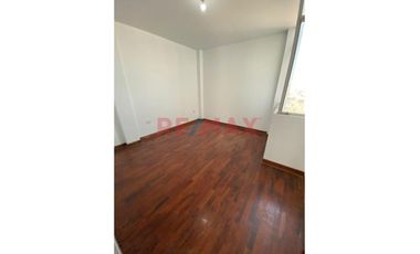 Departamento En Venta Urb Los Granados
