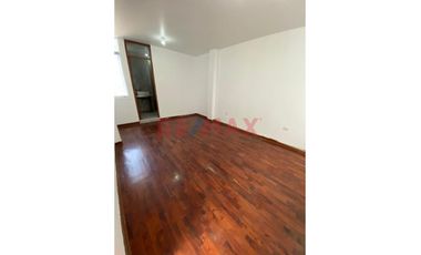 Departamento En Venta Urb Los Granados