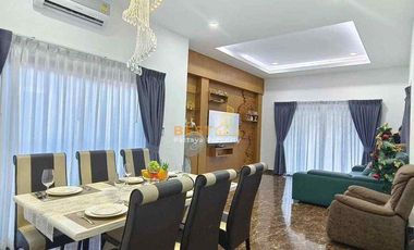 3 Bedrooms Pool Villa  Jomtien H011776