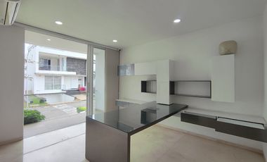 casa en venta en via al club tennis. Cod V30396