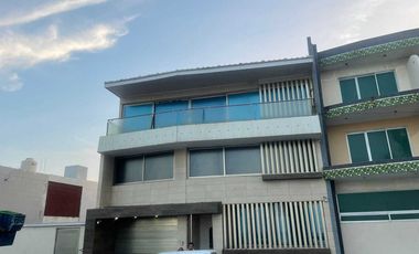 CASA EN RENTA FRENTE AL MAR EN EL BOULEVARD I ARLETTE FLORES