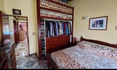 CHALET DE 4 AMBIENTES CON LOCAL AL FRENTE EN VENTA - MORON SUR