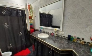 CHALET DE 4 AMBIENTES CON LOCAL AL FRENTE EN VENTA - MORON SUR