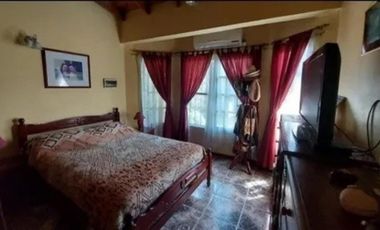 CHALET DE 4 AMBIENTES CON LOCAL AL FRENTE EN VENTA - MORON SUR