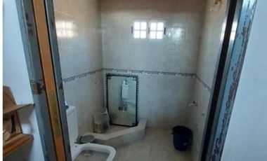 CHALET DE 4 AMBIENTES CON LOCAL AL FRENTE EN VENTA - MORON SUR