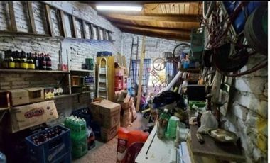 CHALET DE 4 AMBIENTES CON LOCAL AL FRENTE EN VENTA - MORON SUR