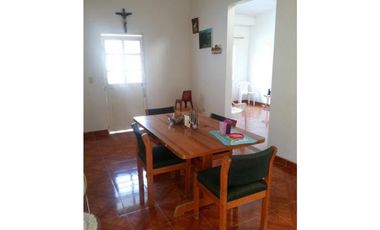 Maat vende Casa en Villeta.