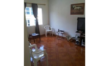 Maat vende Casa en Villeta.