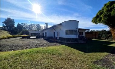 Casa campestre en Arriendo Amoblada en Llanogrande