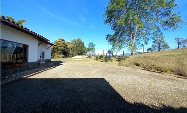 Casa campestre en Arriendo Amoblada en Llanogrande