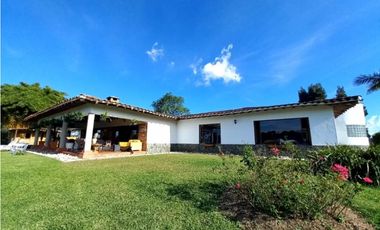 Casa campestre en Arriendo Amoblada en Llanogrande