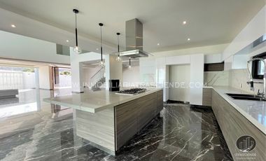 Lujosa Residencia en Venta En Ayamonte, Zapopan, Jalisco