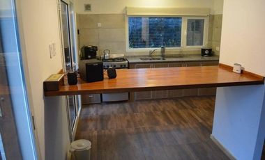 Casa 3 ambientes con gran parque Acantilados