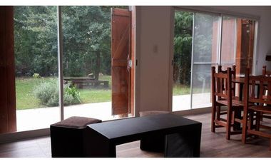 Casa 3 ambientes con gran parque Acantilados