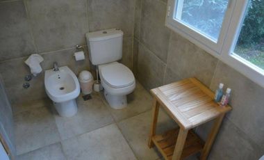Casa 3 ambientes con gran parque Acantilados