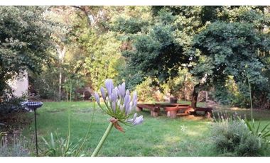 Casa 3 ambientes con gran parque Acantilados