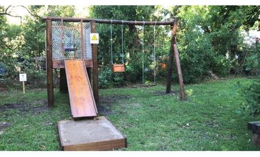 Casa 3 ambientes con gran parque Acantilados