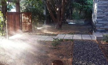 Casa 3 ambientes con gran parque Acantilados