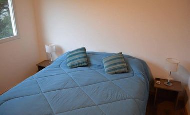 Casa 3 ambientes con gran parque Acantilados