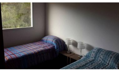 Casa 3 ambientes con gran parque Acantilados