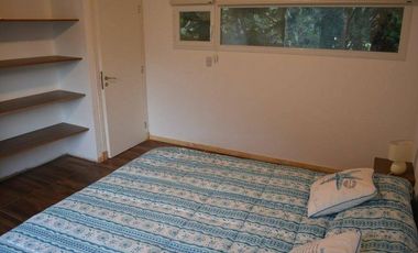 Casa 3 ambientes con gran parque Acantilados