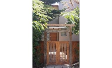 Casa 3 ambientes con gran parque Acantilados