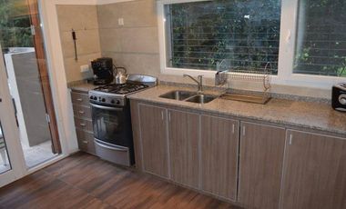 Casa 3 ambientes con gran parque Acantilados