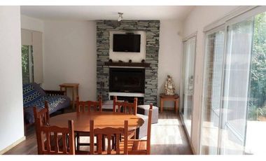 Casa 3 ambientes con gran parque Acantilados