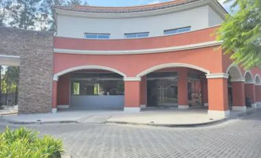 Alquiler Local en Pueblo Caamaño  / Pilar - Centro comercial sobre Av. Caamaño