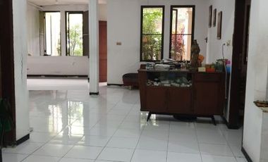 Dijual Rumah 1,5 Lantai Lokasi di Wisma Permai Barat, Surabaya